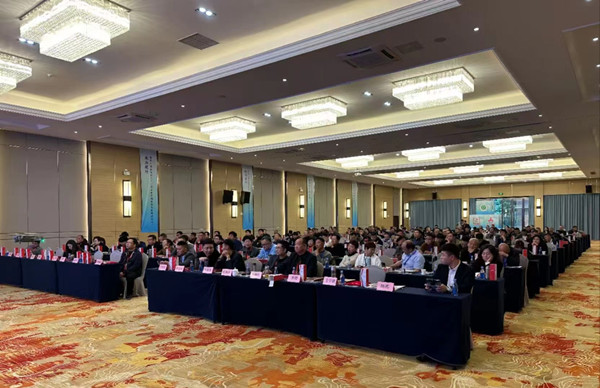 三聯(lián)機(jī)械亮相2024第三屆仿石PC企業(yè)技術(shù)交流大會(huì)，助力綠色建材創(chuàng)新升級(jí)